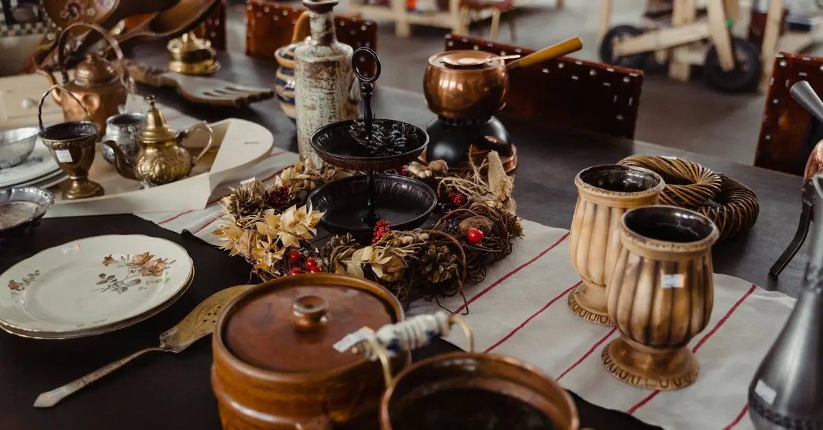 Art Populaire Ancien : Un Géant Culturel